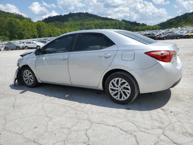 2T1BURHE9JC003777 - 2018 TOYOTA COROLLA L Серебристый фото 2