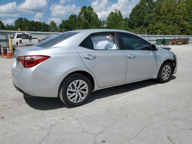 2T1BURHE9JC003777 - 2018 TOYOTA COROLLA L Серебристый фото 3