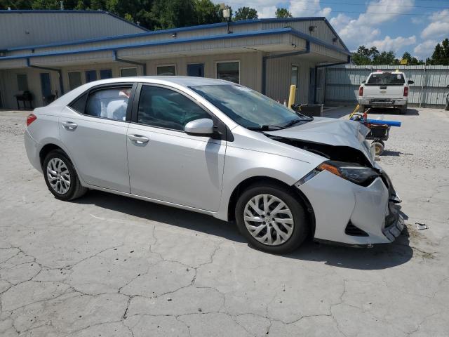 2T1BURHE9JC003777 - 2018 TOYOTA COROLLA L Серебристый фото 4