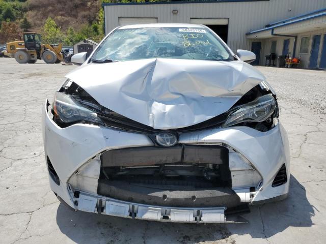 2T1BURHE9JC003777 - 2018 TOYOTA COROLLA L Серебристый фото 5