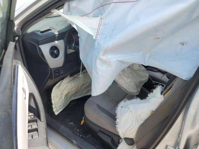 2T1BURHE9JC003777 - 2018 TOYOTA COROLLA L Серебристый фото 8