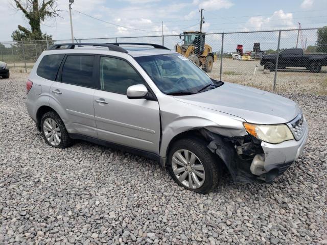 JF2SHBDCXBH782332 - 2011 SUBARU FORESTER 2.5X PREMIUM SILVER photo 4
