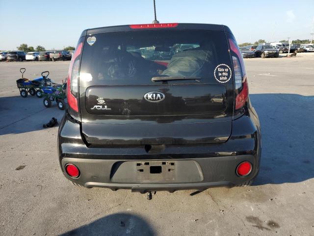 KNDJN2A21J7893726 - 2018 KIA SOUL BLACK photo 6