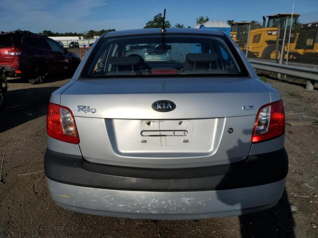 KNADE123566111730 - 2006 KIA RIO SILVER photo 6