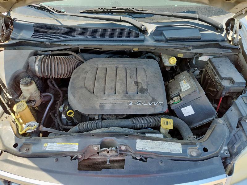 2A4RR5DG3BR675765 - 2011 CHRYSLER TOWN & COUNTRY TOURING SILVER photo 11