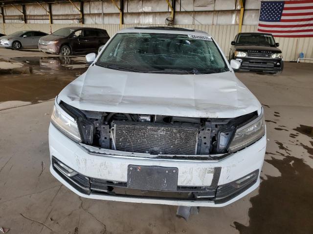 1VWBT7A38GC040608 - 2016 VOLKSWAGEN PASSAT SE WHITE photo 5