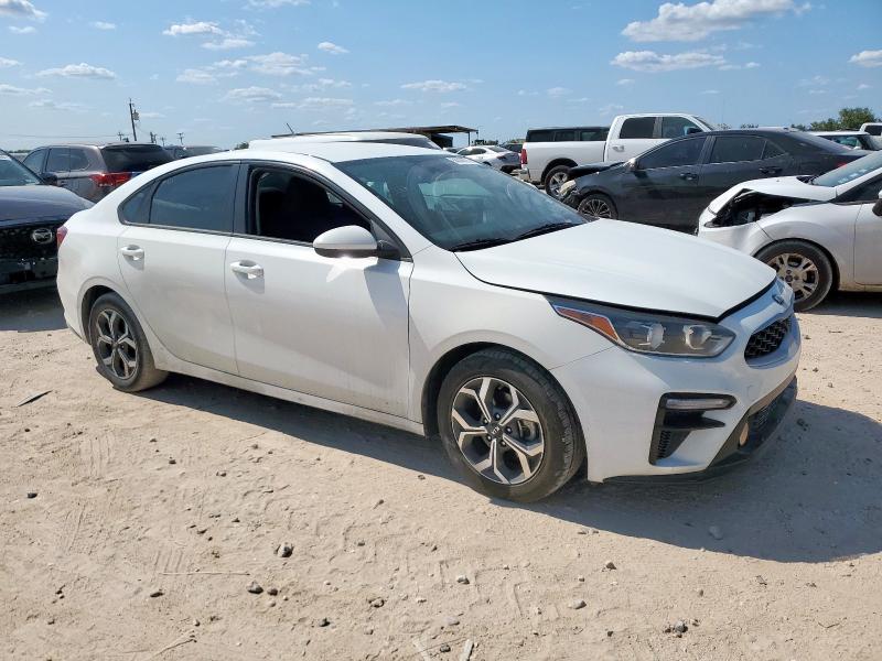 3KPF24AD1ME372294 - 2021 KIA FORTE FE WHITE photo 4