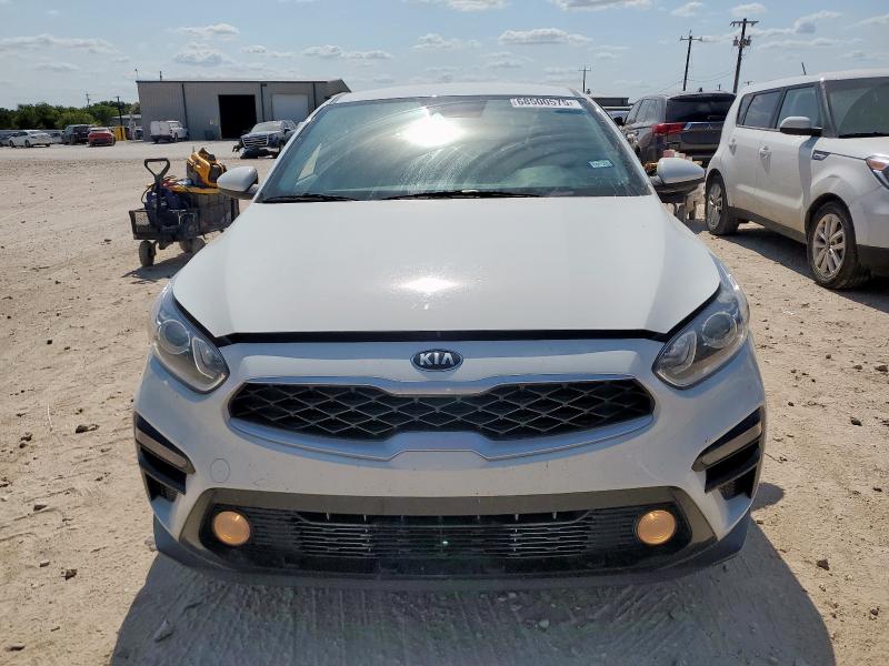 3KPF24AD1ME372294 - 2021 KIA FORTE FE WHITE photo 5