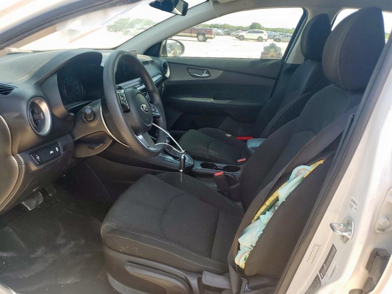 3KPF24AD1ME372294 - 2021 KIA FORTE FE WHITE photo 7