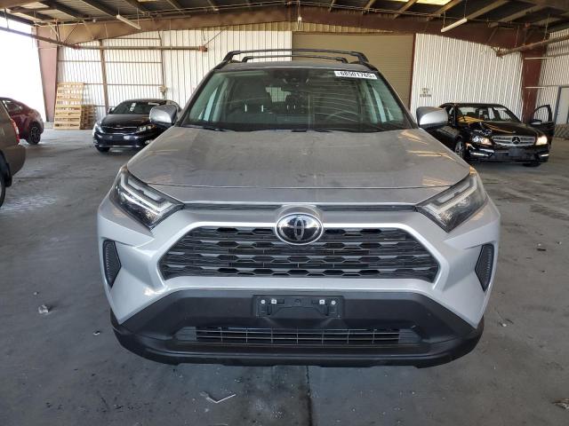 2T3P1RFVXRW449391 - 2024 TOYOTA RAV4 XLE SILVER photo 5