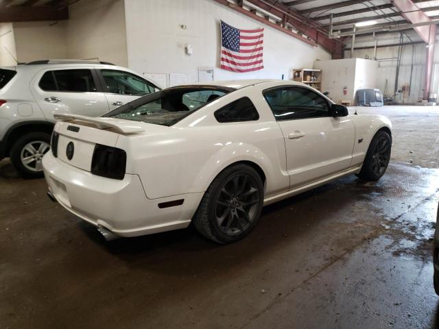 1ZVHT82H085151864 - 2008 FORD MUSTANG GT WHITE photo 3