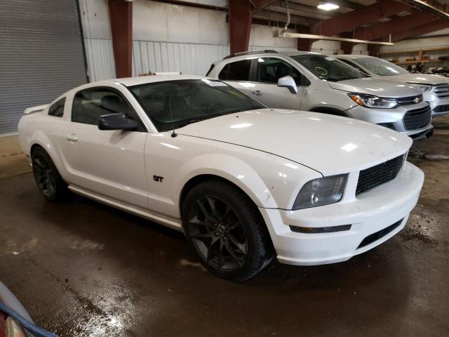 1ZVHT82H085151864 - 2008 FORD MUSTANG GT WHITE photo 4