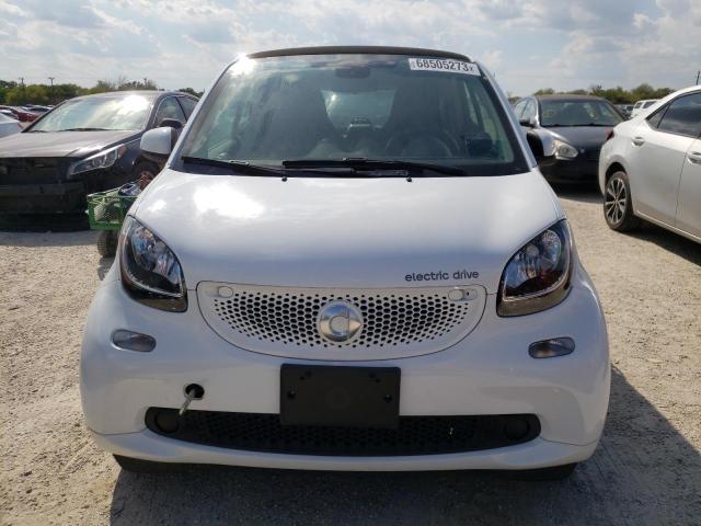 WMEFJ9BA8HK229920 - 2017 SMART FORTWO WHITE photo 5