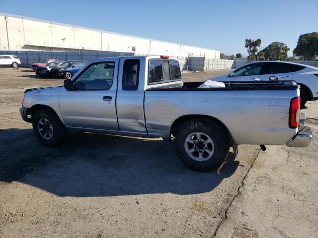 1N6DD26S3YC424256 - 2000 NISSAN FRONTIER KING CAB XE GRAY photo 2