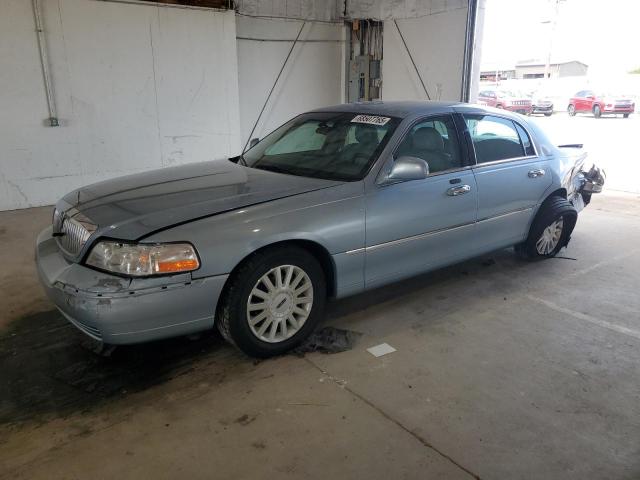 2005 LINCOLN TOWN CAR SIGNATURE, 