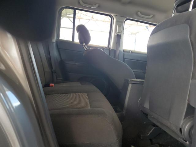 1C4NJPBA2HD116032 - 2017 JEEP PATRIOT SPORT SILVER photo 11