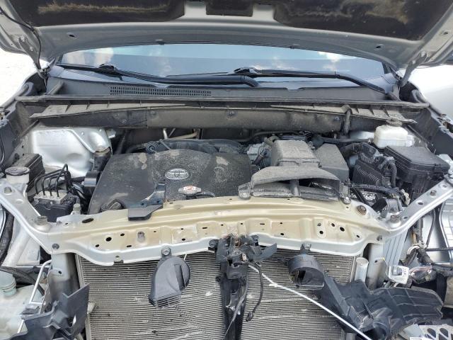 5TDKZRFH8KS558498 - 2019 TOYOTA HIGHLANDER SE 银色 照片 12