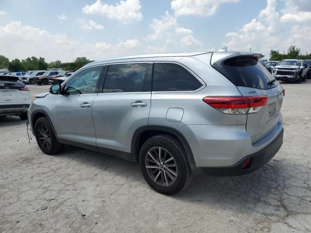 5TDKZRFH8KS558498 - 2019 TOYOTA HIGHLANDER SE 银色 照片 2