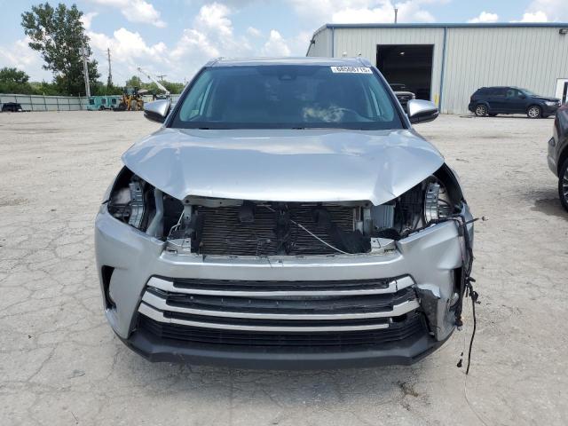 5TDKZRFH8KS558498 - 2019 TOYOTA HIGHLANDER SE 银色 照片 5