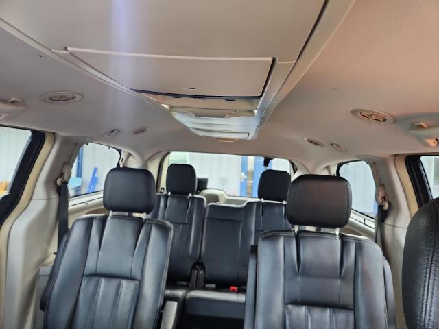 2C4RC1BG3GR111320 - 2016 CHRYSLER TOWN & COU TOURING GRAY photo 10