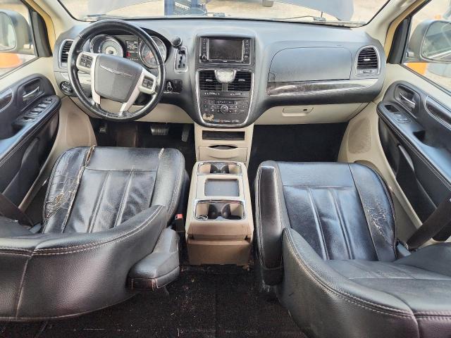 2C4RC1BG3GR111320 - 2016 CHRYSLER TOWN & COU TOURING GRAY photo 8