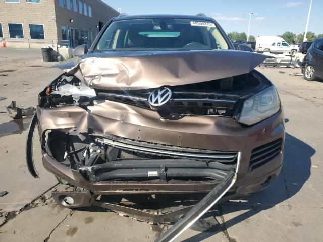 WVGEF9BP5ED010991 - 2014 VOLKSWAGEN TOUAREG V6 BROWN photo 5