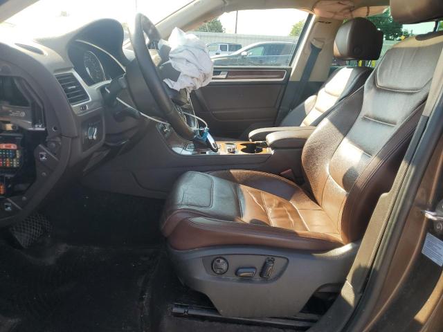 WVGEF9BP5ED010991 - 2014 VOLKSWAGEN TOUAREG V6 BROWN photo 7