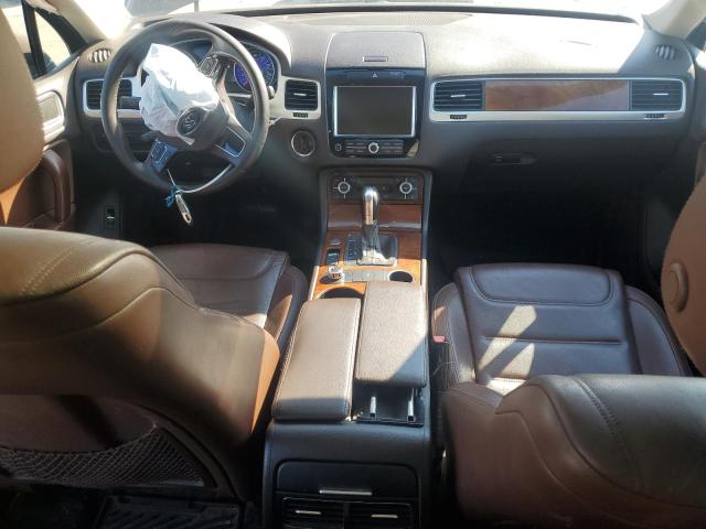 WVGEF9BP5ED010991 - 2014 VOLKSWAGEN TOUAREG V6 BROWN photo 8