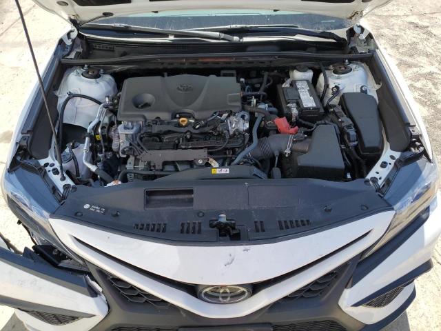 4T1G11BK4PU102366 - 2023 TOYOTA CAMRY SE NIGHT SHADE WHITE photo 11