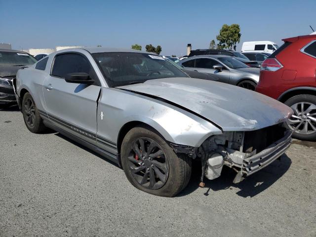 1ZVBP8AM9C5226241 - 2012 FORD MUSTANG SILVER photo 4