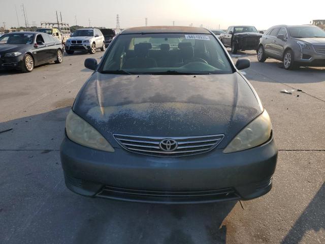 4T1BE32K55U070096 - 2005 TOYT CAMRY LE GREEN photo 5