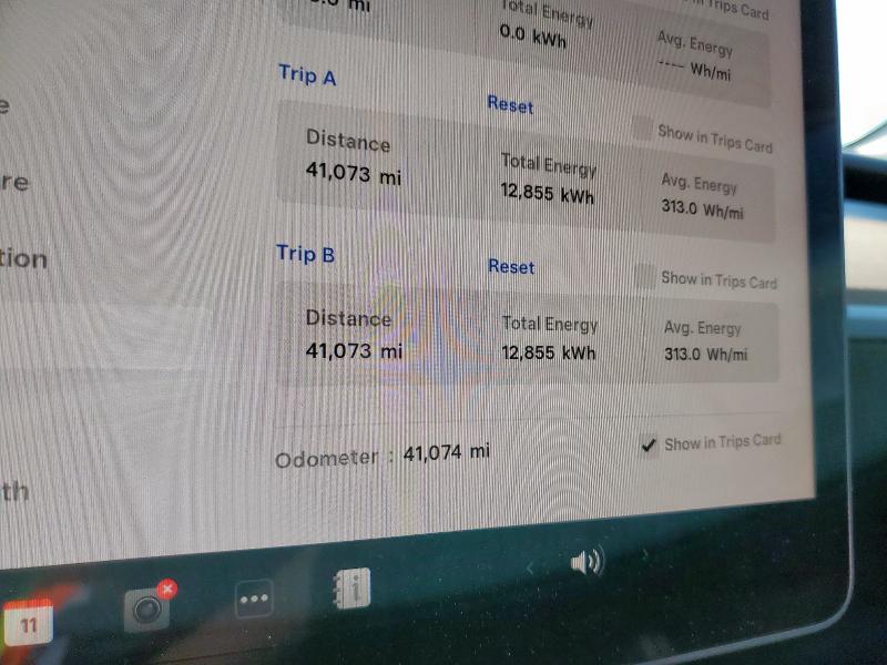 5YJ3E1EC2PF708351 - 2023 TESLA MODEL 3 Blanc photo 9