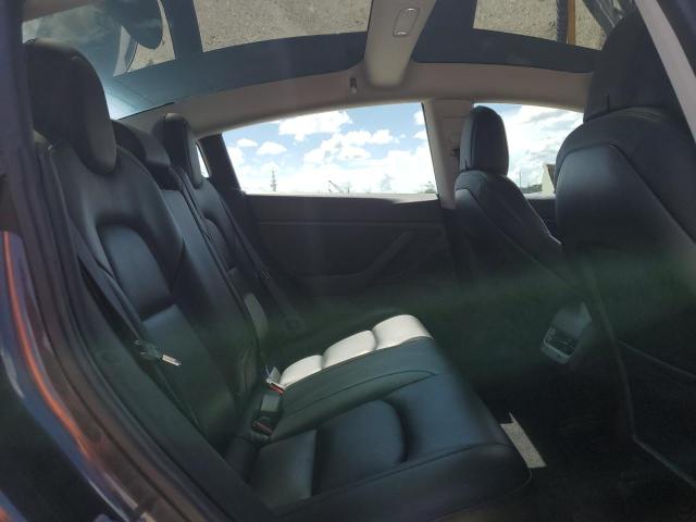 5YJ3E1EA1JF049216 - 2018 TESLA MODEL 3 Gris photo 10