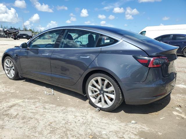 5YJ3E1EA1JF049216 - 2018 TESLA MODEL 3 Gris photo 2