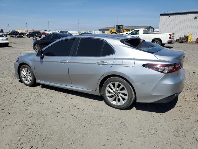 4T1C11AK5MU601155 - 2021 TOYOTA CAMRY LE SILVER photo 2