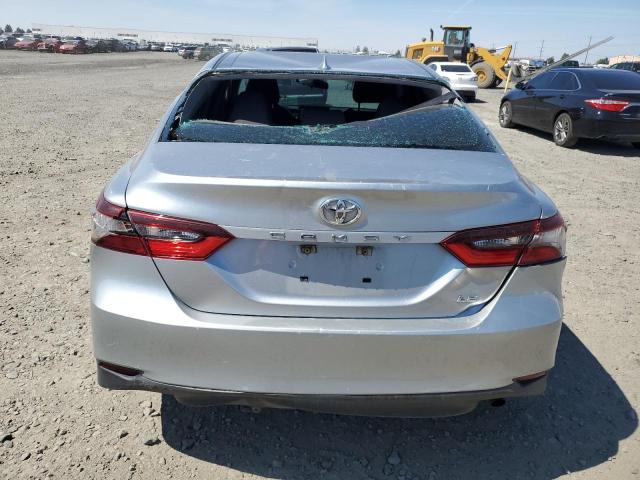 4T1C11AK5MU601155 - 2021 TOYOTA CAMRY LE SILVER photo 6
