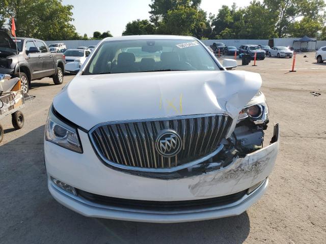 1G4GB5G39GF138421 - 2016 BUICK LACROSSE WHITE photo 5