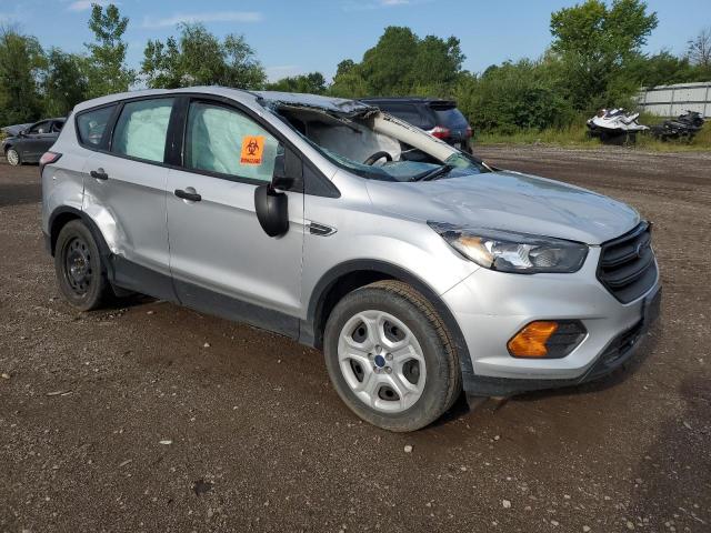 1FMCU0F75JUD56472 - 2018 FORD ESCAPE S ვერცხლისფერი ფოტო 4