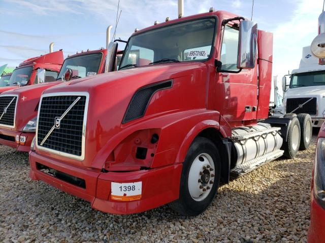 4V5NC9UG2EN147097 - 2014 VOLVO VN VNL RED photo 2