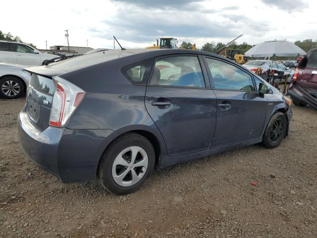 JTDKN3DU8D5560544 - 2013 TOYOTA PRIUS GRAY photo 3