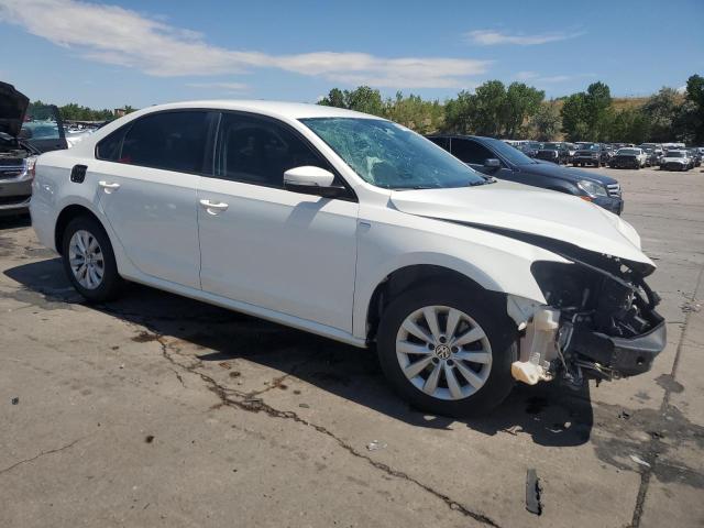 1VWAS7A31EC064213 - 2014 VOLKSWAGEN PASSAT S WHITE photo 4