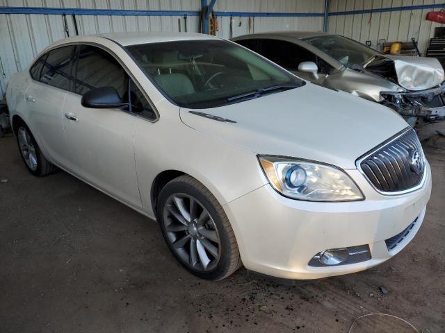 1G4PP5SKXC4171661 - 2012 BUICK VERANO WHITE photo 4