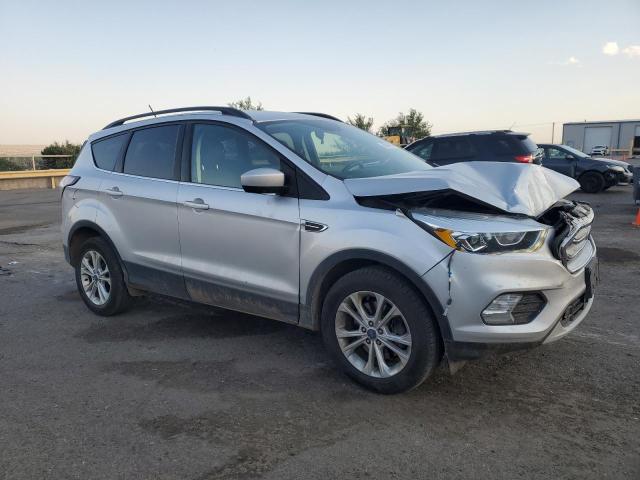 1FMCU9HD7JUA47593 - 2018 FORD ESCAPE SEL ვერცხლისფერი ფოტო 4
