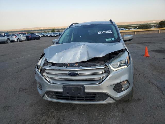 1FMCU9HD7JUA47593 - 2018 FORD ESCAPE SEL ვერცხლისფერი ფოტო 5