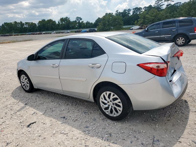 5YFBURHE5JP744721 - 2018 TOYOTA COROLLA L 银色 照片 2
