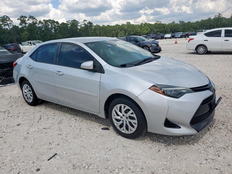 5YFBURHE5JP744721 - 2018 TOYOTA COROLLA L 银色 照片 4