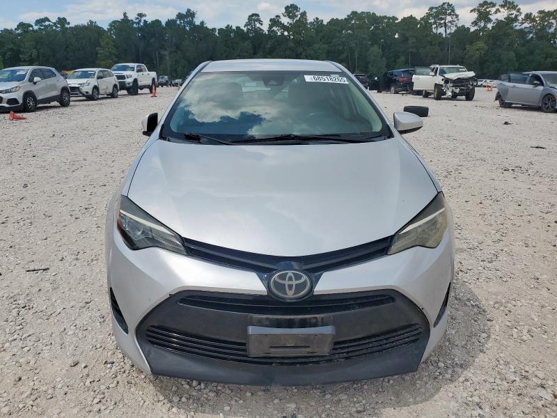 5YFBURHE5JP744721 - 2018 TOYOTA COROLLA L 银色 照片 5