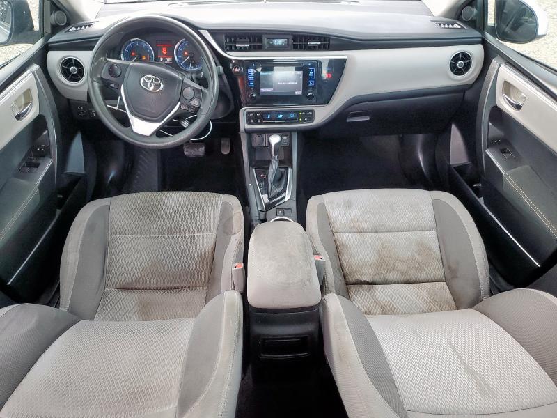 5YFBURHE5JP744721 - 2018 TOYOTA COROLLA L 银色 照片 8