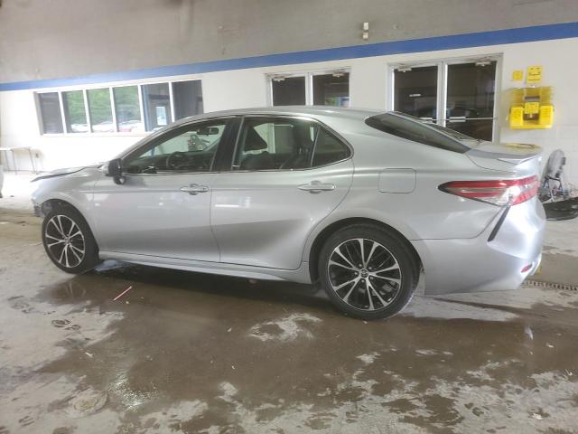 JTNB11HK6J3011534 - 2018 TOYOTA CAMRY L 银色 照片 2