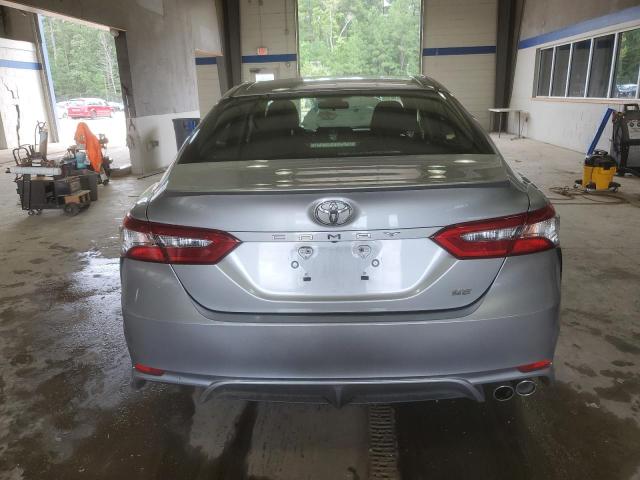 JTNB11HK6J3011534 - 2018 TOYOTA CAMRY L 银色 照片 6